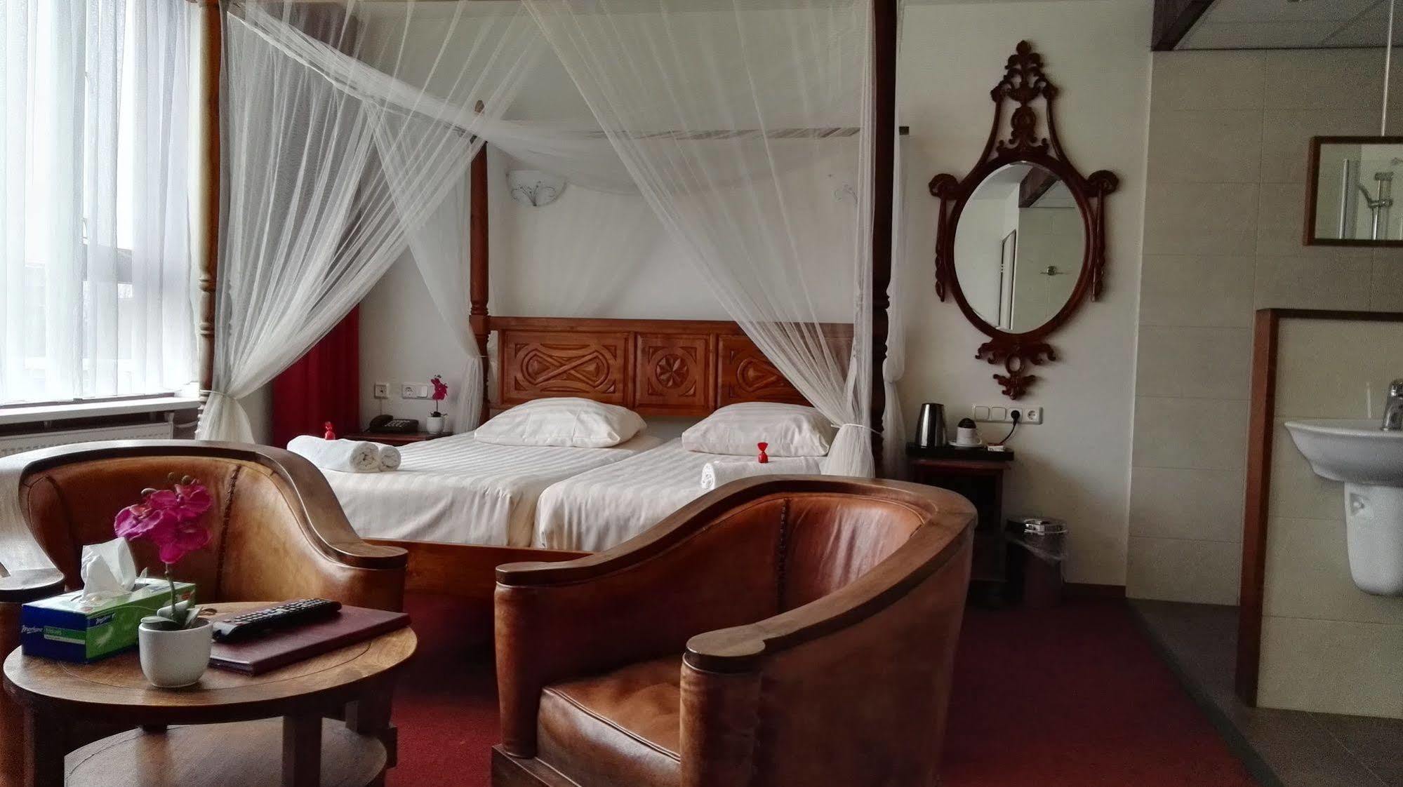 Hotel Wienerhof Ден-Хелдер Экстерьер фото