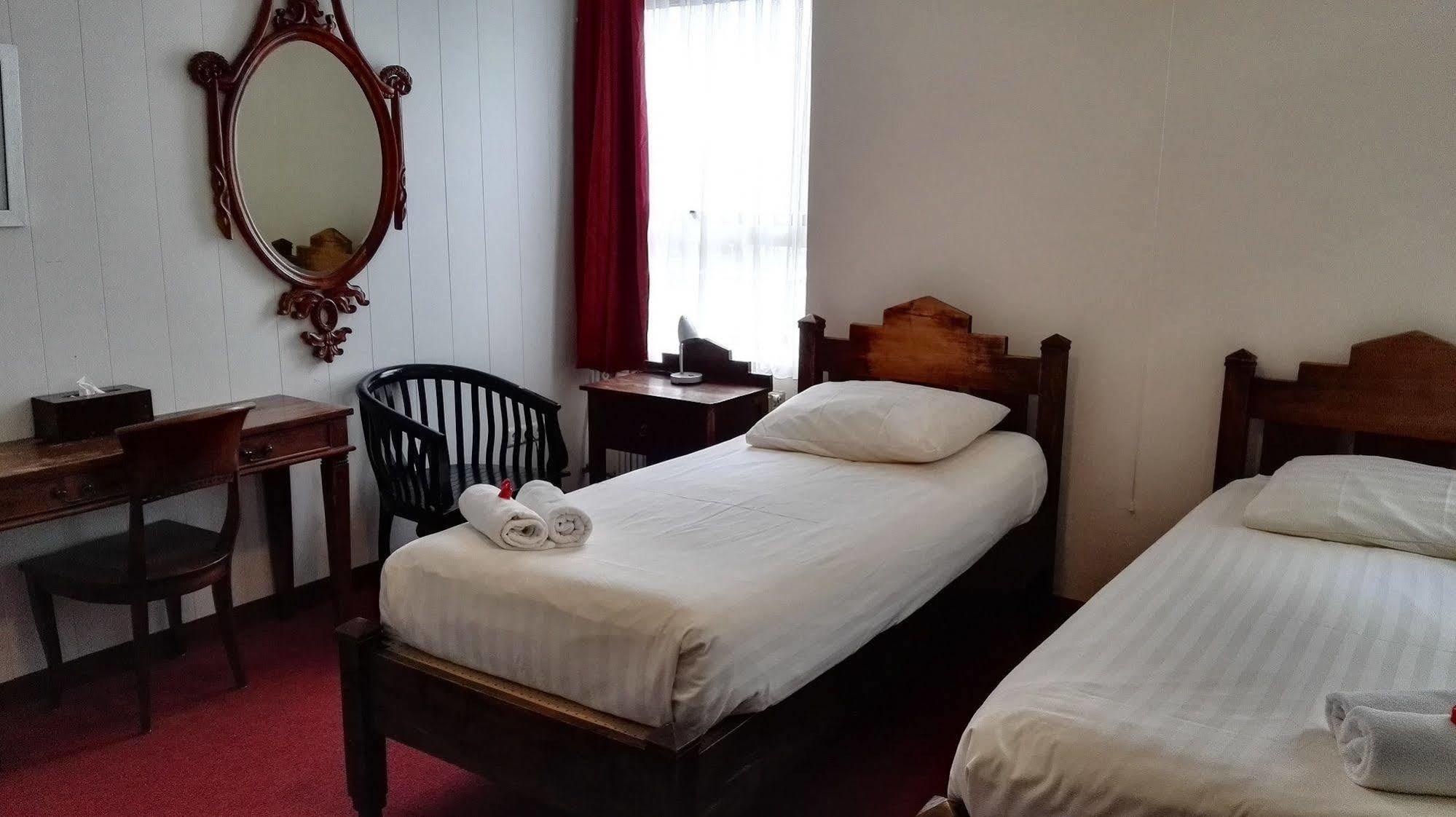 Hotel Wienerhof Ден-Хелдер Экстерьер фото